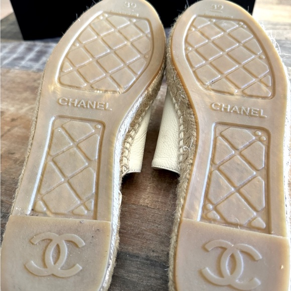 CHANEL Withe Leather Espadrilles - Picture 2 of 5